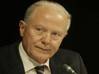 Σε ό,τι αφορά την ανάπτυξη, ο κ. Γ.Προβόπουλος σημείωσε ότι «ανάπτυξη χωρίς επενδύσεις δεν υπάρχει περίπτωση να έρθει», αναφέροντας ότι από το 25% στο ΑΕΠ, που ήταν το ποσοστό των επενδύσεων τα πρώτα χρόνια της δεκαετίας του 2000, έχει υποχωρήσει στο 10% σήμερα. «Χρειάζεται τουλάχιστον να διπλασιαστούν οι επενδύσεις ως ποσοστό του ΑΕΠ. Ωστόσο, το πρόβλημα είναι πώς θα χρηματοδοτηθούν, την στιγμή που η αποταμίευση φθάνει μετά βίας το 10% του ΑΕΠ και αρκεί μόλις για να χρηματοδοτήσει τις σημερινές επενδύσεις», είπε.