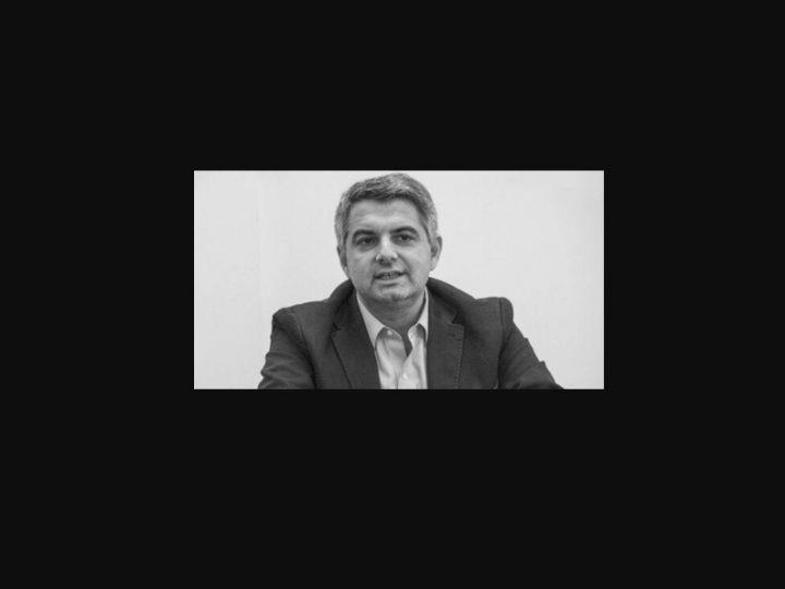 «Το στοίχημα του κ. Τσίπρα δεν είναι να νικήσει τον κ. Μητσοτάκη, αλλά να αφανίσει το ΠΑΣΟΚ και να κυριαρχήσει στο χώρο. Γι’ αυτό αποδέχεται με χαρά όλες αυτές τις χρυσαυγήτικες επιθέσεις από στελέχη του και δε βρίσκει μια κουβέντα να τις καταδικάσει.»