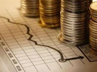 Είναι πλέον σημαδιακή η εξαγγελία του ΓΑΠ από το Καστελλόριζο, ότι ζητάμε την στήριξη του πρόσφατα δημιουργημένου οργάνου της Ε.Ε. το EFSF για την συμπαράσταση κρατών μελών που τους έχει πλήξει η κρίση και έχουν ανάγκη χρημάτων. Έτσι φθάσαμε στην πτώχευση, χωρίς αντιρρήσεις και ιδιαίτερα προβλήματα και αναγκαστήκαμε στις 10.5.2010 να υπογράψουμε το πρώτο Μνημόνιο αξίας 130 δις ευρώ.