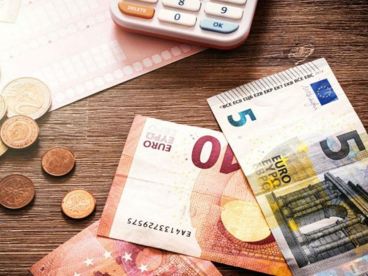 Τα χρέη διογκώθηκαν τα προηγούμενα χρόνια της κρίσης και σύμφωνα με τα επίσημα στοιχεία, το ιδιωτικό χρέος ανέρχεται στα 234 δισ. ευρώ.