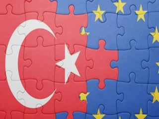 Κάποια κράτη μέλη φοβούνται ότι η Τουρκία θα μπορούσε να προχωρήσει στην αποχώρηση από την συμφωνία για το μεταναστευτικό. Ωστόσο, πολλοί στην ΕΕ πιστεύουν ότι η Άγκυρα έχει βάσιμους λόγους, συμπεριλαμβανομένης της οικονομικής βοήθειας που αποτελεί μέρος της συμφωνίας, να μην σταματήσει τη συνεργασία για τη μετανάστευση. Η Ευρωπαϊκή Επιτροπή και τα κράτη μέλη της έχουν γίνει ολοένα και πιο επιφυλακτικά απέναντι στην ενταξιακή διαδικασία της Τουρκίας, μετά το δημοψήφισμα.