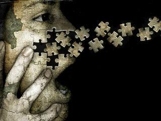 Τώρα πια η Ευρώπη μοιάζει με θέατρο στην σκηνή του οποίου εμφανίζονται καθημερινά κυρίως πιστωτές και οφειλέτες. Δεν υπάρχει πολιτική συγκέντρωση ή συνάντηση κορυφής όπου η εμμονή των ισολογισμών να μην είναι το μοναδικό θέμα της ημερήσιας διάταξης. Σε έναν στρόβιλο που περιστρέφεται γύρω από τον εαυτό του, οι λογικές ανησυχίες για την αποπληρωμή των δανείων μεγεθύνονται σε τέτοιο σημείο ώστε να προκαλούν συνέπειες διαμετρικά αντίθετες από τις επιθυμητές.