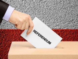 Ένα λαό που μόνη του επιδίωξη είναι να διατηρήσει τα κεκτημένα του από τον άκρατο λαϊκισμό των προηγούμενων κυβερνήσεων Ν.Δ., ΠΑΣΟΚ κ.α., που δεν θέλει να αφουγκραστεί καμία πρωτοπορία ή αναπτυξιακή πρωτοβουλία, που ρέπει προς τον φθηνό λαϊκισμό, στην δημοκρατία του συναισθήματος και που με τις  ευκαιριακές αποφάσεις του γίνεται συνένοχός σε τεράστια λάθη. 