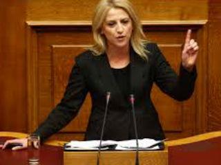 Ερωτηθείσα για τα επιχειρήματα των νέων κρατών μελών και τον ΕΜΑ, η κα Δούρου τόνισε ότι πρόκειται για ένα ζήτημα, που δεν είναι ποσοτικό ή αριθμητικό αλλά ποιοτικό. «Γιατί το θέμα των εδρών των ευρωπαϊκών οργανισμών είναι θέμα που υπερβαίνει τους εθνικούς εγωισμούς και αφορά ευρύτερα στο μέλλον της ευρωπαϊκής οικοδόμησης ως κοινού στοιχήματος για τη συνοχή των ευρωπαϊκών κοινωνιών. Αυτό είναι ακριβώς το σημαντικό διακύβευμα,» είπε.