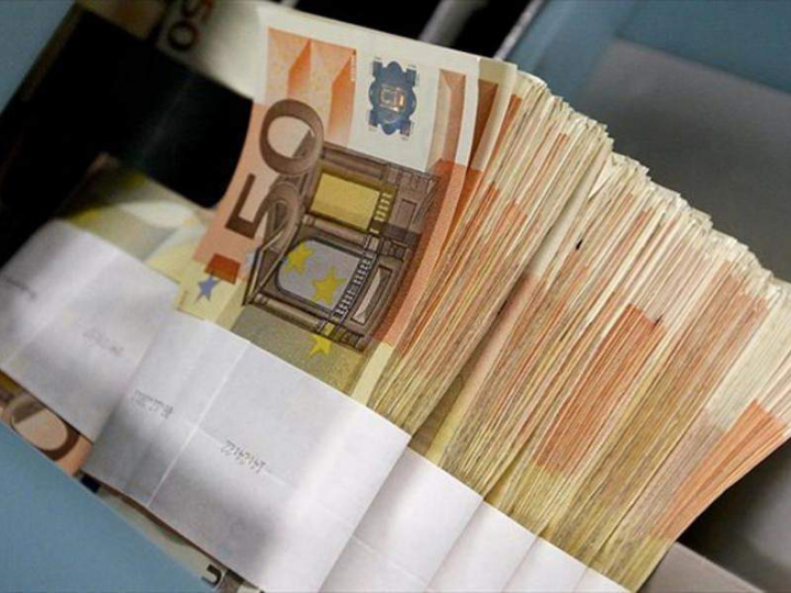 «Η συνδυασμένη πολιτική παρεμβάσεων από το κράτος και τον τραπεζικό τομέα (€5,8 δις) και η αξιοποίηση του διαθέσιμου ταμειακού μαξιλαριού των επιχειρήσεων (€3,3 δις), αναμένεται να περιορίσει το κενό χρηματοδότησης στα €6,4 δις.»