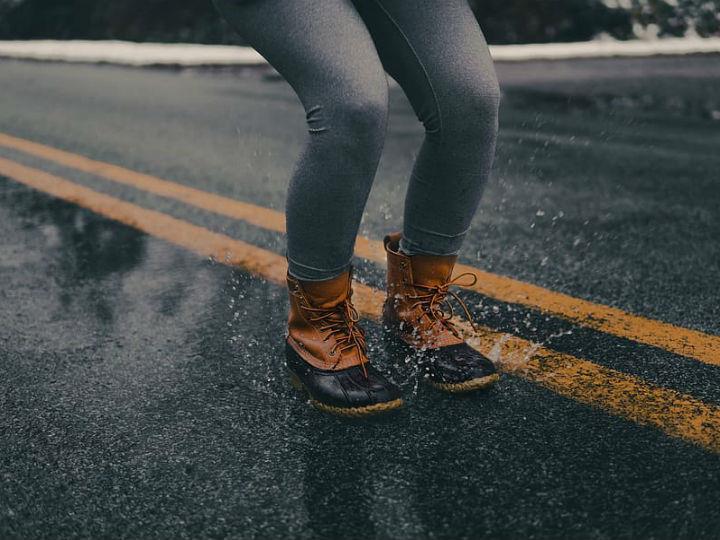 «Ο φιλελευθερισμός είναι ένας «πονηρός» όρος. Αλλά για εμένα, το σημείο εκκίνησης παραμένει η αρχή της βλάβης, όπως εκφράστηκε από τον John Stuart Mill στο «Περί Ελευθερίας» το 1859, ο οποίος αναφέρει πως ο μόνος σκοπός για τον οποίον μπορεί δικαίως να ασκηθεί εξουσία πάνω σε οποιοδήποτε μέλος μιας πολιτισμένης κοινωνίας, ενάντια στη θέλησή του, είναι για να αποτραπεί η πρόκληση βλάβης σε άλλους.»