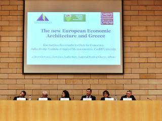 Κατά τη διάρκεια της συζήτησης αναπτύχθηκαν από τους ομιλητές εμπεριστατωμένες απόψεις σχετικά με την αναγκαιότητα αλλαγής του αρχικού συστήματος ευρωπαϊκής διακυβέρνησης. 