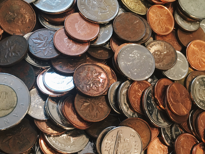 Από τη ρωσική οικονομία δεν λείπουν επιπλέον εκατομμύρια υποτιμημένα ρούβλια, αλλά χρήματα ικανά να στηρίξουν τις τράπεζες και τα νοικοκυριά.