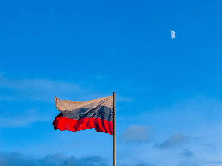 Το ερώτημα έτσι που απασχολεί πολλούς δυτικούς διπλωμάτες και πολιτικούς είναι αυτό του τρόπου που σήμερα η Ρωσία θα χρησιμοποιήσει τα όποια πλεονεκτήματά της, κυρίως έναντι των Ηνωμένων Πολιτειών, με τις οποίες οι σχέσεις της βρίσκονται στο ναδίρ.