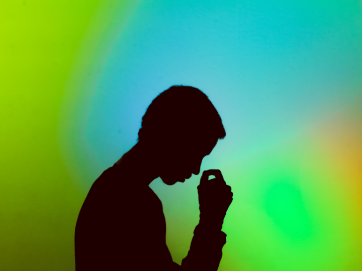 «Η εθνική νάρκωση όμως στηρίζεται στον εθισμό της κατανάλωσης, στην ροπή για πολυτέλεια και ανέσεις ανεξαρτήτως εισοδημάτων και υποχρεώσεων.»