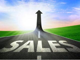 Στον αναπτυγμένο κόσμο έτσι, και ιδιαίτερα στην Ελλάδα, οι πωλητές καλούνται να ανταποκριθούν σε συνεχώς δυσκολότερες αγορές, με μικρά περιθώρια κέρδους  και κατακλυσμό ανταγωνιστικών προϊόντων, τα οποία όπως όλοι γνωρίζουμε έχουν όλο και μικρότερο χρόνο ζωής. Τόσο για τις επιχειρήσεις λοιπόν, όσο και για τους πωλητές, χρειάζονται γρήγορα αποτελέσματα, τα οποία μπορούν να εξασφαλίσουν μόνιμη και διευρυμένη παρουσία στην αγορά σε βάθος χρόνου, μέσα όμως σε ένα περιβάλλον όπου τα εισοδήματα δεν αναπτύσσονται με τους ίδιους ρυθμούς που γνωρίζαμε στο παρελθόν. 