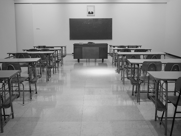 Η βία των νέων είναι στην πραγματικότητα ένας συνδυασμός από την νοητική υποεργολαβία της (ψευδό) αντισυστημικότητας που γεννά ο (ψευδό)εκδημοκρατισμός της πληροφορίας και των δικτύων.