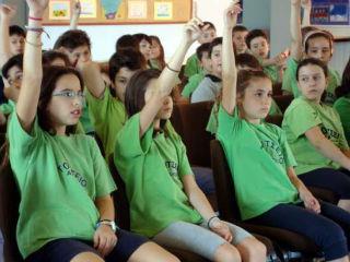 Άλλωστε αυτό που χρειάζονται σήμερα τα παιδιά μας είναι κυρίως εφόδια ζωής και όχι μόνο τυπικά προσόντα για την πρόσληψη σε μια αξιόλογη θέση εργασίας.  Η ανάπτυξη που όλοι προσδοκούμε δεν μπορεί να είναι μόνο οικονομική!