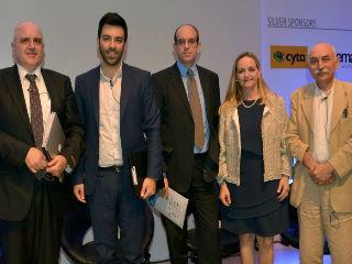 Χαρακτηριστικό του οφέλους που μπορεί να προκύψει από την καθολική χρήση της ηλεκτρονικής τιμολόγησης είναι η πρόσφατη μελέτη του Οικονομικού Πανεπιστημίου Αθηνών, που καταλήγει στο συμπέρασμα ότι μπορούμε με αυτό τον τρόπο να εξοικονομήσουμε έως και 1,4 δις ευρώ ετησίως από τα διοικητικά και γραφειοκρατικά κόστη που αντιμετωπίζουν οι επιχειρήσεις στην Ελλάδα, σήμερα.