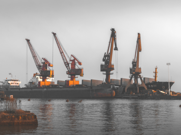 Η εισηγμένη Tsakos Energy Navigation ναυπηγεί τέσσερα (+δύο options) tankers, τύπου aframax με μηχανές διπλού καυσίμου και δυνατότητα καύσης LNG και περιμένει άμεσα την παραλαβή ενός ακόμη πλοίου, τύπου DP2 shuttle tanker.