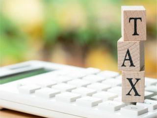 Πόσο φιλικό στις επενδύσεις και στην επιχειρηματικότητα είναι, λοιπόν, ένα φορολογικό περιβάλλον με υψηλή φορολογία, το οποίο ταυτόχρονα δεν παραμένει ποτέ σταθερό; Πόσο σαφή εικόνα μπορεί να έχει μία εταιρεία ή ένας επιχειρηματίας για το τι ισχύει στη φορολογία εισοδήματος νομικών προσώπων;