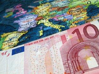 Παρά την επιβράδυνση της παγκόσμιας οικονομίας, τη χαμηλή αύξηση της παραγωγικότητας και των εμπορικών εντάσεων ΗΠΑ - Κίνας, υπάρχει μια θετική προοπτική για την καινοτομία, η οποία, σύμφωνα με τη μελέτη, «ανθίζει» σε όλο τον κόσμο, και ιδιαίτερα στην Ασία.Οι επενδύσεις στην καινοτομία έχουν αυξηθεί σε όλο τον κόσμο τα τελευταία χρόνια, ενώ η χρήση της πνευματικής ιδιοκτησίας έφτασε σε επίπεδα ρεκόρ για τα έτη 2017 και 2018.