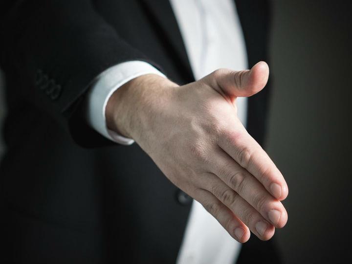 «Ποτέ μην πέσετε στην ολέθρια παγίδα να θεωρήσετε τον εαυτό σας αναντικατάστατο. Το «ουδείς αναντικατάστατος» έχει βγει από μέσα από τη ζωή.»