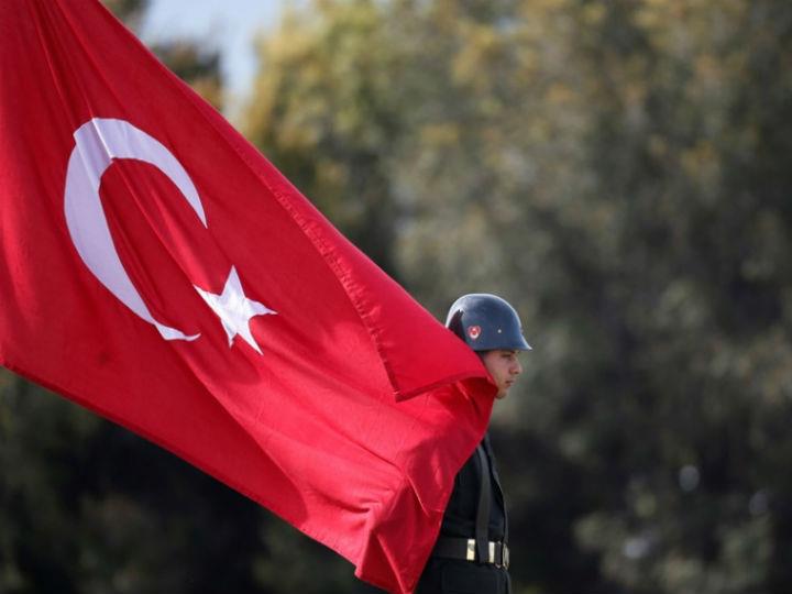 «Θα πρέπει να μην εφησυχάζει η Αθήνα, να διευρύνει τις διπλωματικές προσπάθειες ανάπτυξης νέων συμμαχιών και παράλληλα να προχωρήσει χωρίς περαιτέρω καθυστερήσεις στην ενίσχυση της αποτρεπτικής ισχύος της χώρας…»