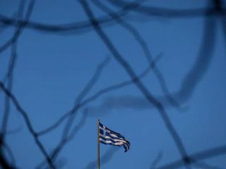 Δεν αρκούν τα λόγια, ούτε οι διεθνείς συμφωνίες. Αντίπαλον δέος χρειαζόμαστε. Υλική δύναμη αναχαίτισης απαιτείται. Δηλαδή, άμεση έλευση αθρόων και επιβλητικών δυτικών δυνάμεων. Και δη: επιχειρήσεων, οργανώσεων, πανεπιστημίων, κ.ο.κ. Αυτοί –όλοι εδώ εγκατεστημένοι– θα αμύνονται των συμφερόντων τους. Θα προστατεύουν, όμως, έτσι, και την Ελλάδα.