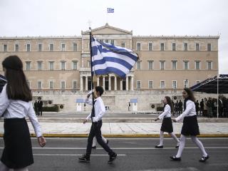 Η πεποίθηση ότι οι ικανότητες, η επιμέλεια, η κοπιώδης εργασία, η δημιουργική άμιλλα – και όχι η τυχαιότητα – οδηγούν σε επαγγελματική επιτυχία και κοινωνική καταξίωση ξεκινά από τα μαθητικά έδρανα και εξελίσσεται κατά την διαδρομή του βίου.