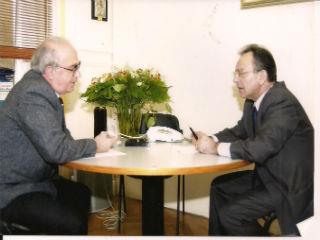 Στιγμιότυπο από μια από τις πολλές φιλικές συναντήσεις - συζητήσεις με τον Δημήτρη Σιούφα (2002 στα γραφεία της Νέας Δημοκρατίας στην οδό Ρηγίλλης, όταν ήταν γραμματέας της Κοινοβουλευτικής Ομάδας)