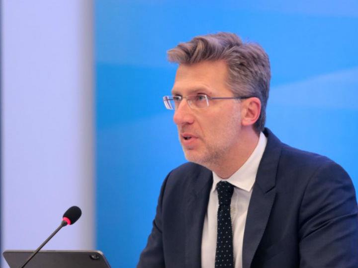 «Η ανάπτυξη του έργου της διαβίβασης δεδομένων στην πλατφόρμα Ηλεκτρονικών Βιβλίων της ΑΑΔΕ θα γίνει σταδιακά, ώστε να δοθεί ο αναγκαίος χρόνος προσαρμογής στην ηλεκτρονική επικοινωνία των επιχειρήσεων με τα πληροφοριακά συστήματα της Αρχής.»