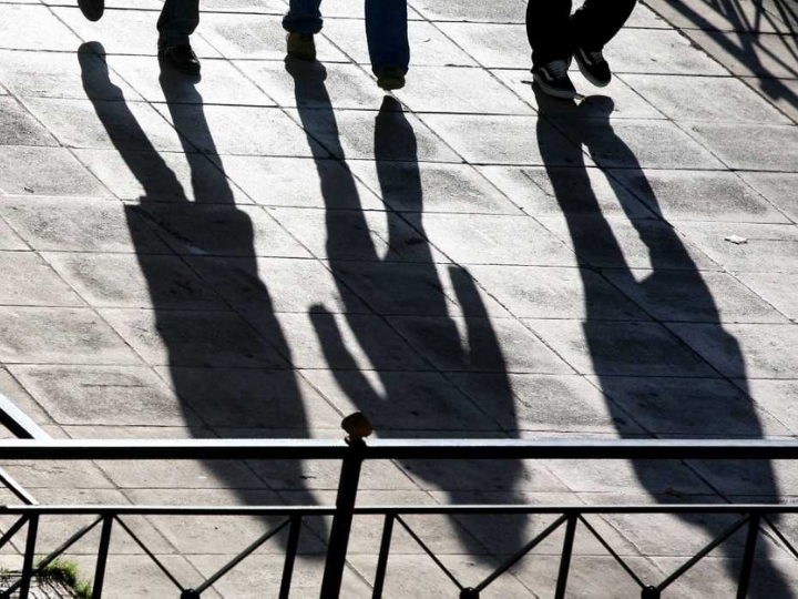 «Αυτή είναι η κοινωνία σήμερα. Αξιοδοτεί το ασήμαντο, αποθεώνει το ανάξιο, αναδύει το άδειο στην επιφάνεια. Δίνει εξουσία και κύρος στα μηδενικά.»