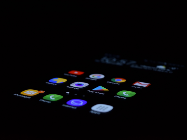 Ο όγκος των smartphones, που πωλήθηκαν στην Ευρώπη τους τρεις πρώτους μήνες του 2022, διαμορφώθηκε σε 49 εκατ. τεμάχια και ήταν ο χαμηλότερος - για 1ο τρίμηνο έτους - εδώ και σχεδόν μια δεκαετία (από το 1ο τρίμηνο του 2013).
