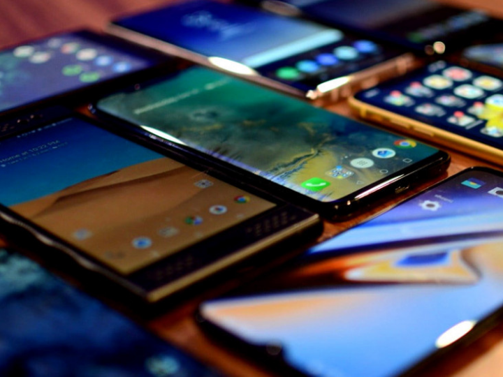 «Η συνολική αξία της ελληνικής αγοράς smartphones, πάντως, διατηρήθηκε το 2020 περίπου στα ίδια επίπεδα με το 2019.»