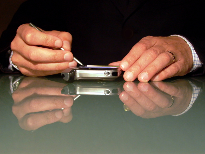 «Τα μισά smartphones θα υποστηρίζουν τεχνολογία 5G στα τέλη του 2022 - Η υιοθέτηση ξεπερνά όλες τις προηγούμενες γενιές δικτύων».