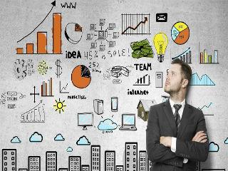 Οι ΜμΕ αντιπροσωπεύουν το 99,9% του συνολικού αριθμού των ελληνικών επιχειρήσεων, το 87% της απασχόληση και το 19,3% του ΑΕΠ. Ωστόσο, ο πολύ μεγάλος αριθμός των πολύ μικρών επιχειρήσεων (96,9% έναντι 93% στην ΕΕ) και ο συνακόλουθος παραγωγικός κατακερματισμός αποτελούν τροχοπέδη για την ανταγωνιστικότητά τους. Χαρακτηριστικότερο παράδειγμα, η πολύ χαμηλή παραγωγικότητα των ΜμΕ στην Ελλάδα, η οποία κυμαίνεται στο 50% του ευρωπαϊκού μέσου όρου. Ωστόσο, οι μεσαίες επιχειρήσεις εμφανίζουν 178% μεγαλύτερη φαινόμενη παραγωγικότητα από τις πολύ μικρές και 40% από τις μικρές. 