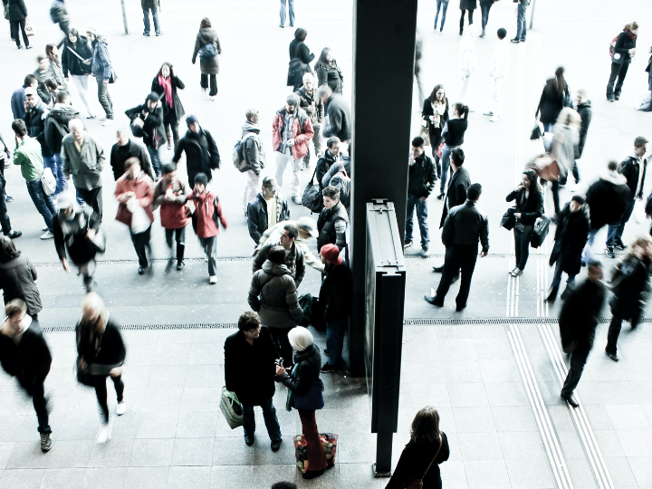 Η εμπειρική προσέγγιση της πραγματικότητας και η ανάλυση των παραμέτρων, που την οριοθετούν τόσο σε εθνικό όσο και σε υπερεθνικό επίπεδο το πιστοποιούν με μεγάλη σαφήνεια, ενώ παράλληλα αναδεικνύουν την αδυναμία ελέγχου των συνθηκών, που διαμορφώνουν οι επιλογές και αποφάσεις στο πολιτικό πεδίο αλλά και στα διάφορα κοινωνικά συστήματα γενικότερα και ιδιαιτέρως στο οικονομικό.