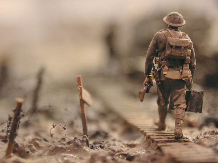 «Ξεφυλλίζοντας λοιπόν στην Εθνική Βαλλιάνειο Βιβλιοθήκη, την εφημερίδα «ΑΚΡΟΠΟΛΙΣ», που εξέδιδε ο Βλ. Γαβριηλίδης, με έκπληξη θα έλεγα, βρήκα στο φύλλο αυτής της 10-2-1893 ένα εκτενές κείμενο, μεταφρασμένο από αμερικανική εφημερίδα, αφιερωμένο στον έλληνα ο οποίος έλαβε μέρος με τους Βόρειους και διεκρίθη ιδιαιτέρως στο ναυτικό πόλεμο και η αμερικανική εφημερίδα τον αποκαλεί «Ο Έλλην ήρως».»