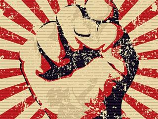 Μέχρι τα τέλη του 19ου αιώνα οι περισσότεροι μαρξιστές οργανώνονταν πλέον σε αστικού τύπου πολιτικά κόμματα τα οποία συμμετείχαν νόμιμα στις κοινοβουλευτικές εκλογικές αναμετρήσεις. Ορισμένα από αυτά τα κόμματα άρχισαν να απορρίπτουν την επαναστατική προοπτική και να υποστηρίζουν έναν σταδιακό μετασχηματισμό της αστικής κοινωνίας μέσω διαρκών μετριοπαθών μεταρρυθμίσεων και κυβερνητικών μέτρων, στοχευμένων μακροπρόθεσμα σε μεγαλύτερη ισοκατανομή του πλούτου, μέσα στο πλαίσιο όμως του αστικού φιλελευθερισμού και της συνταγματικής νομιμότητας. Οι σοσιαλιστές αυτοί αργότερα αποκλήθηκαν σοσιαλδημοκράτες και ο Α’ Παγκόσμιος Πόλεμος αποτέλεσε την αφορμή για την οριστική απόσχισή τους από τον επαναστατικό μαρξισμό. 