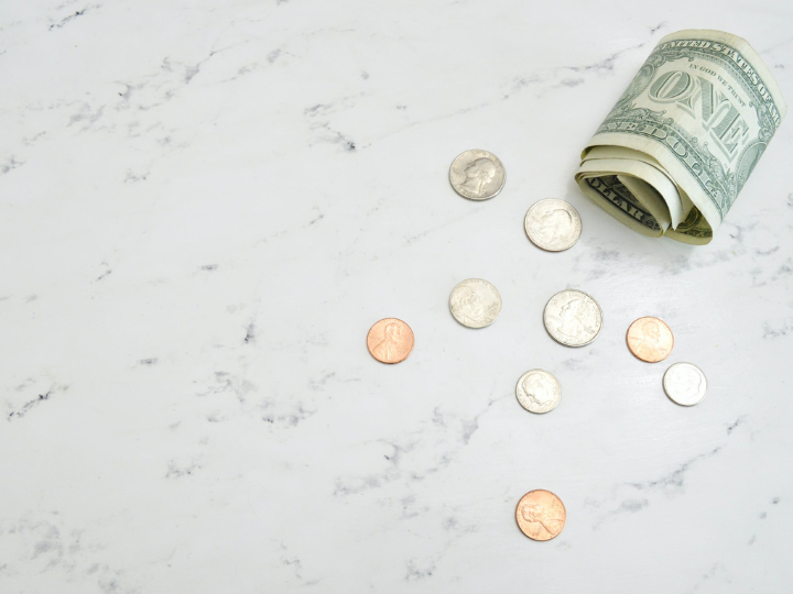 Ο πληθωρισμός βρίσκεται σε υψηλά 40 ετών. Ταυτόχρονα, οι οικονομολόγοι εκφράζουν τις ανησυχίες τους για την οικονομική ανάπτυξη, εξαιτίας του πολέμου στην Ουκρανία, για τα περιοριστικά μέτρα στην Κίνα και τις διαταραχές στις εφοδιαστικές αλυσίδες, οι οποίες σχετίζονται με την πανδημία του κορωνοϊού.