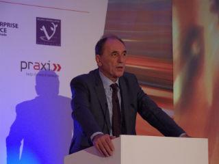 «Εστιάζουμε στα συγκριτικά πλεονεκτήματα της χώρας, αξιοποιώντας το μορφωμένο ανθρώπινο δυναμικό μας και ενισχύοντας την εξωστρέφεια της οικονομίας σε δυναμικούς τομείς, όπως τον αγροτοδιατροφικό, την καινοτομία, την τεχνολογία, την ενέργεια, την χημική και φαρμακευτική βιομηχανία», επεσήμανε ο κ. Σταθάκης.