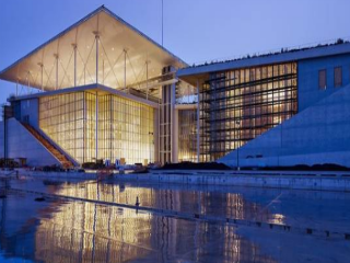Η «Πρωτοβουλία για την Υγεία» περιλαμβάνει τον σχεδιασμό, την κατασκευή και τον εξοπλισμό νέων έργων υποδομών, την προμήθεια ιατροτεχνικού εξοπλισμού για τον εκσυγχρονισμό και τη βελτίωση υφιστάμενων υποδομών υγείας, την ενίσχυση της δυναμικότητας των αεροδιακομιδών του ΕΚΑΒ, καθώς και την υλοποίηση εκπαιδευτικών προγραμμάτων σχετικά με τις ενδονοσοκομειακές λοιμώξεις και την αντιμετώπιση του τραύματος