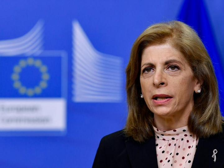 «Το γεγονός ότι είχαμε ασφαλή και αποτελεσματικά εμβόλια σε 10 μήνες μετά την έναρξη της πανδημίας δείχνει ακριβώς τι μπορούμε να επιτύχουμε στον τομέα της επιστήμης, της βιομηχανίας και των ρυθμιστικών αρχών, όταν όλοι μαζί ενώνουμε δυνάμεις».
