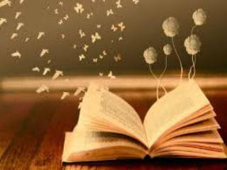 ”Τότε θα το φυτέψω μόνη μου’’, είπε η μικρή κότα. Έτσι και έκανε. Το σιτάρι φύτρωσε, ψήλωσε και τα στάχυα ωρίμασαν. ”Ποιός θα με βοηθήσει να θερίσω το σιτάρι μου;’’ ρώτησε η μικρή κότα. ”Δεν ξέρω να θερίζω’’, είπε η πάπια. ”Δεν μου το επιτρέπει η κοινωνική μου θέση’’, είπε το γουρουνάκι. ”Θα υποβιβασθώ επαγγελματικά’’, είπε η αγελάδα. ”Θα χάσω το επίδομα ανεργίας’’, είπε η χήνα. 