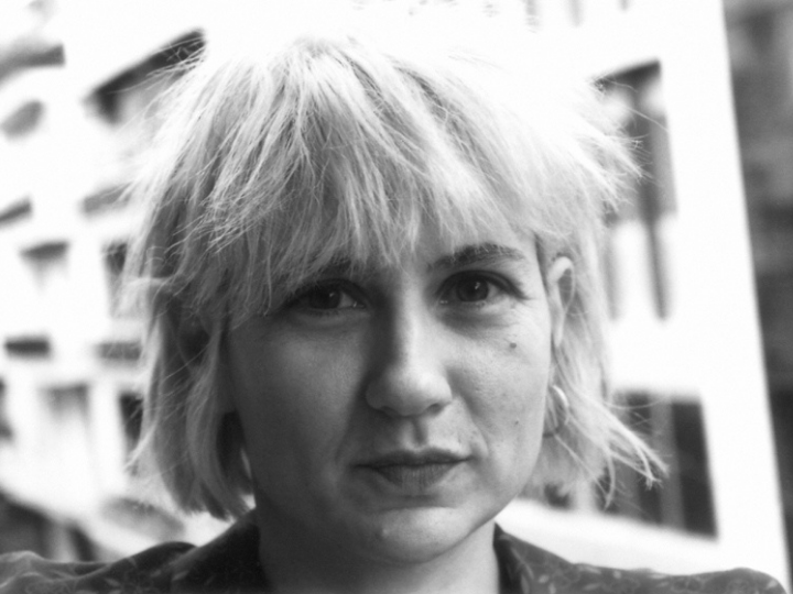 «Αυτές τις μέρες όπου διάφορα αριστερά ανθρωπάκια ταυτίζονται για μια ακόμα φορά με κατά συρροήν δολοφόνους και αναρχοφασίστες, αναρωτιέμαι γιατί αν υπάρχουν εξαιρέσεις - «σοβαροί» άνθρωποι, όπως συνηθίζουμε να λέμε - παραμένουν σ’ ένα χώρο όπου οι κανόνες είναι τόσο αποκρουστικοί.»