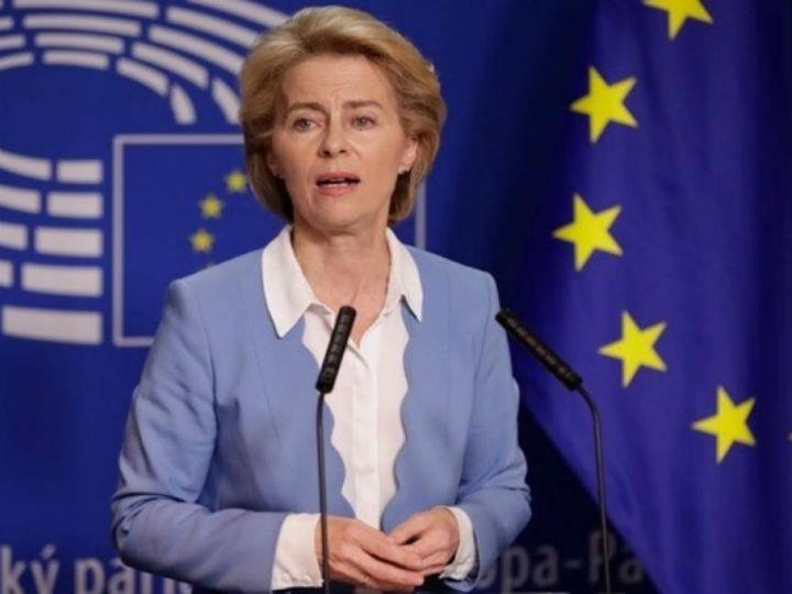 «Οικονομολόγοι λένε ότι αν το κάνει σταδιακά, η ΕΚΤ θα μπορούσε να παρακάμψει τη νομική απαγόρευση απευθείας χρηματοδότησης των κυβερνήσεων και να είναι αυτό πιο αποδεκτό από τις άλλες εναλλακτικές για χώρες, όπως η Γερμανία και η Ολλανδία».