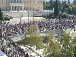 Στην παρούσα συγκυρία που η πατρίδα είναι γονατισμένη, το περίστροφο των δανειστών στο κρόταφο, και οι εθνικοί  κίνδυνοι μεγάλοι, εμείς όλοι που διαδηλώνουμε εδώ, είμαστε αποφασισμένοι  να χρησιμοποιήσουμε τη δύναμη μας για το καλό της ελληνικής κοινωνίας και όχι για την προστασία των συντεχνιακών συμφερόντων.