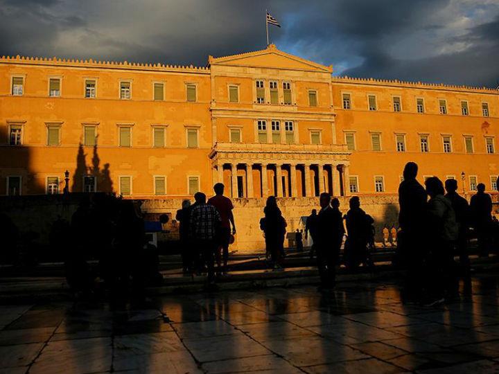 «Η οικονομική ελευθερία δεν θα μπορούσε να λείπει από το μεταπολιτευτικό Σύνταγμα. Το άρθρο 5 παρ. 1 ορίζει ότι καθένας έχει δικαίωμα να συμμετέχει στην οικονομική ζωή της χώρας.»