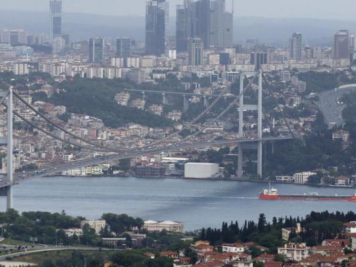 Το «έμφραγμα» στο Σουέζ έθεσε επί τάπητος την ασφαλή έξοδο και είσοδο στη Μεσόγειο, τόσο για το παγκόσμιο εμπόριο όσο και για τους πολεμικούς στόλους που μπαινοβγαίνουν από την Ερυθρά Θάλασσα, το Γιβραλτάρ και τον Βόσπορο.