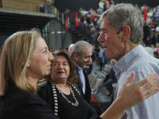 Αυτή την διάσταση της ελληνικής πραγματικότητας έχουν πλέον αντιληφθεί πλήρως και οι εταίροι-δανειστές μας, οι οποίοι δεν πρόκειται να κάνουν νέες υποχωρήσεις. Στο πλαίσιο αυτό, υπό τις παρούσες συνθήκες, το πιθανότερο σενάριο τους μήνες που έρχονται είναι να κορυφωθεί η αντιπαράθεση, τόσον εντός του ΣΥΡΙΖΑ όσο και εντός της κυβέρνησης, του τριτοκοσμικού ΠΑΣΟΚ με την ηγεσία, καθ’ όσον η ελληνική οικονομία βρίσκεται ήδη σε φάση διαρθρωτικής κατάρρευσης. Και για την τελευταία, κάποιοι έχουν ευθύνες και μάλιστα σοβαρότατες.