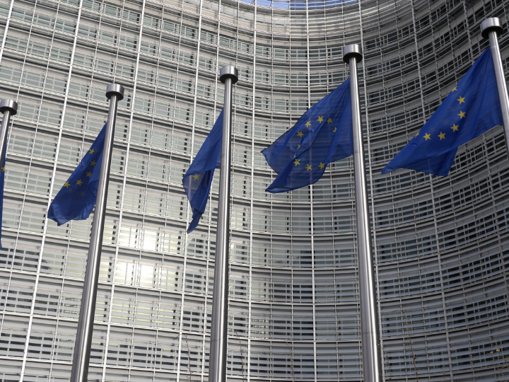 «Με βάση τον νέο νόμο για κάθε χώρα της Ε.Ε., οι πολυεθνικές με έσοδα άνω των 750 εκατομμυρίων ευρώ από το 2023 θα πρέπει να γνωστοποιούν τα ακριβή ποσά φόρων που καταβάλλουν.»