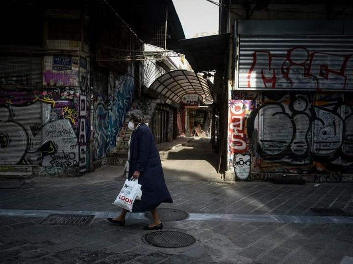 «Σε χώρες βαριά πληττόμενες, όπως η Ινδία και η Βραζιλία, τρίζουν τα νομιμοποιητικά θεμέλια της εξουσίας και, επειδή πρόκειται για αυταρχικές κυβερνήσεις, απειλείται η ίδια η δημοκρατική συνέχεια.»