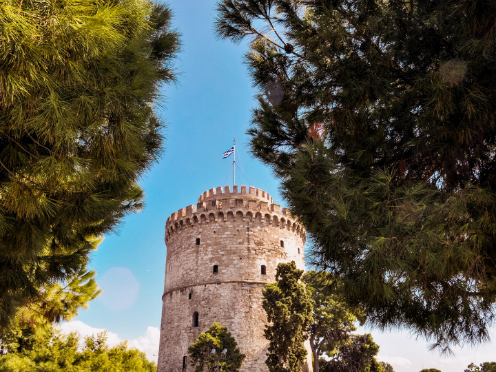«Ωστόσο, όπως φάνηκε κατά τη διάρκεια της συνέντευξης Τύπου την Κυριακή, δεν ήταν έτοιμος να μιλήσει για συγκεκριμένα μέτρα σε ό,τι αφορά το μεγάλο πρόβλημα της ακρίβειας, ενώ απέφυγε να απαντήσει σε μια σειρά από άλλα θέματα, από τα ελληνοτουρκικά ως την αναθεώρηση του Συντάγματος, αλλά και σε συγκεκριμένα «φάλτσα» που έγιναν στην αντιμετώπιση των φυσικών καταστροφών.»