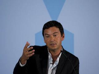 Ο Piketty απέκτησε παγκόσμια φήμη με το βιβλίο του “KEΦΑΛΑΙΟ στον Εικοστό-Πρώτον Αιώνα” (μετάφραση Ελίζας Παπαδάκη, έκδ. ΠΟΛΙΣ, 2014). Έγινε δεκτό με μεγάλο θαυμασμό στις Η.Π.Α. από τους “φιλελεύθερους” οικονομολόγους.